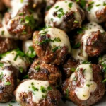 Bouchées de Bœuf au Beurre à l'Ail avec Sauce Crémeuse au Parmesan