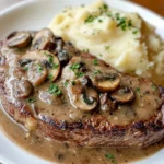 Steak avec Sauce aux Champignons et Purée de Pommes de Terre Crémeuse