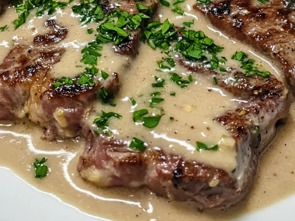 Bifteck avec sauce crémeuse à l'ail